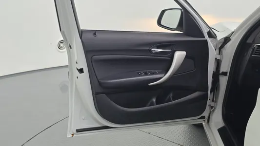 BMW 1 Series (F20) 118d 5 2018 24