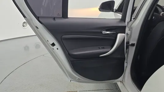 BMW 1 Series (F20) 118d 5 2018 25