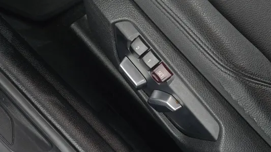 BMW 1 Series (F20) 118d 5 2018 29