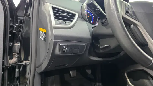 Hyundai 벨로스터 2011 16