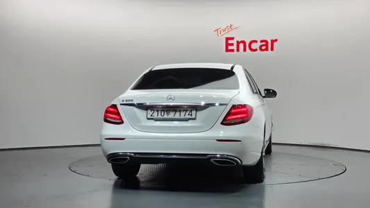 Mercedes-Benz E-Class W213 E300 2020 4