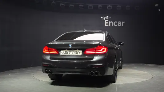 BMW 5 Series (G30) 520i 2018 4