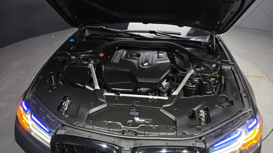 BMW 5 Series (G30) 520i 2018 6