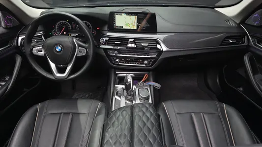 BMW 5 Series (G30) 520i 2018 7