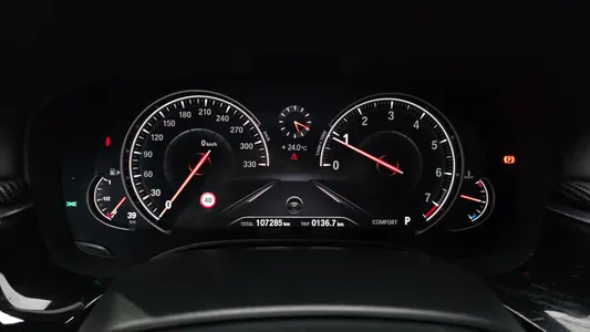 BMW 5 Series (G30) 520i 2018 8