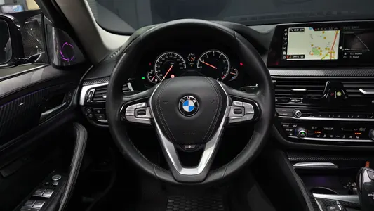 BMW 5 Series (G30) 520i 2018 13