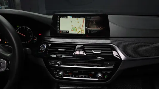 BMW 5 Series (G30) 520i 2018 14