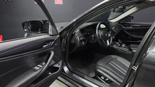 BMW 5 Series (G30) 520i 2018 10