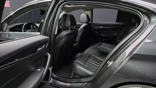 BMW 5 Series (G30) 520i 2018 26