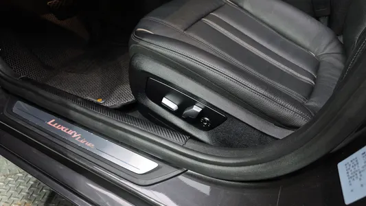 BMW 5 Series (G30) 520i 2018 34