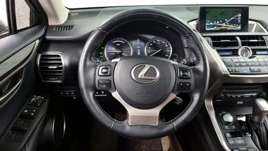 Lexus NX300h 2016 13