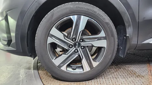 Kia 4 HEV 1.6 2WD 2020 5