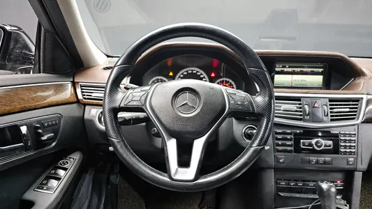 Mercedes-Benz E-Class W212 E200 CGI 2011 13