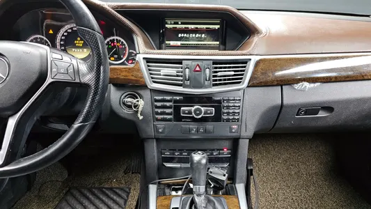 Mercedes-Benz E-Class W212 E200 CGI 2011 14