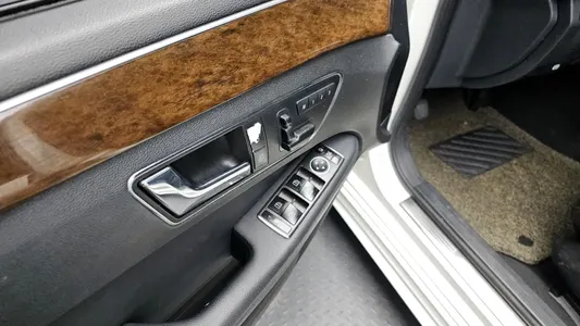 Mercedes-Benz E-Class W212 E200 CGI 2011 18