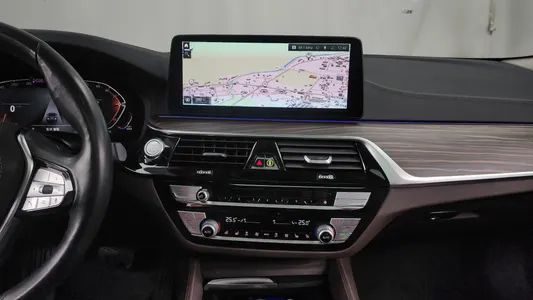 BMW 5 Series (G30) 523d xDrive 2020 14