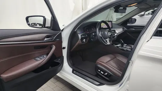 BMW 5 Series (G30) 523d xDrive 2020 10