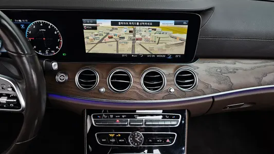 Mercedes-Benz E-Class W213 E300e 4MATIC 2020 14