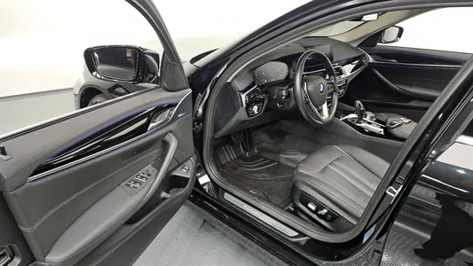 BMW 5 Series (G30) 520i 2019 10