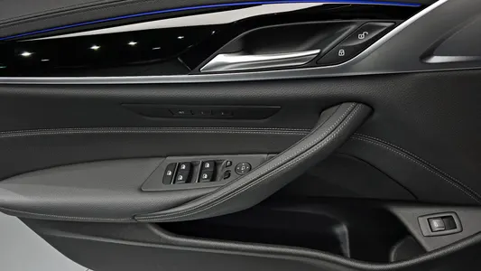 BMW 5 Series (G30) 520i 2019 18
