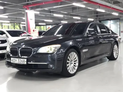 BMW 7 Series (F01) 740i 2012 6