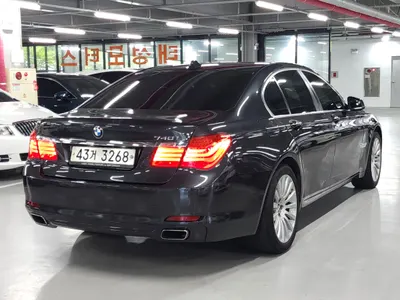 BMW 7 Series (F01) 740i 2012 9