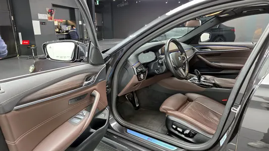 BMW 5 Series (G30) 523d M 2021 11