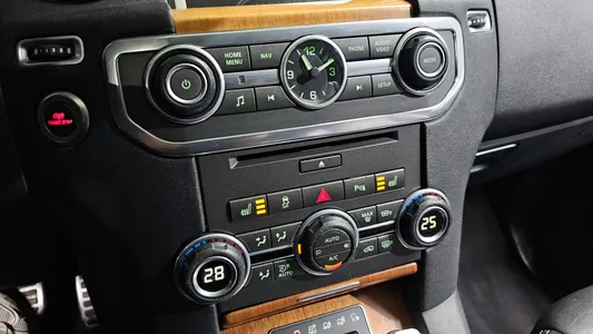 Land Rover 4 3.0 SDV6 HSE 2013 17