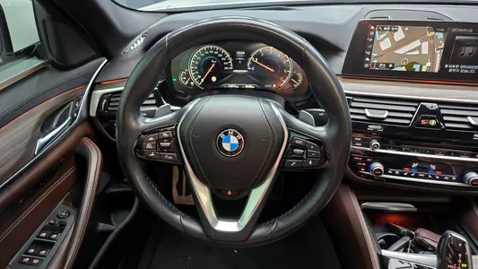 BMW 5 Series (G30) 530i M 2018 14