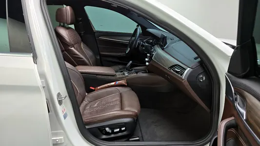 BMW 5 Series (G30) 530i M 2018 10
