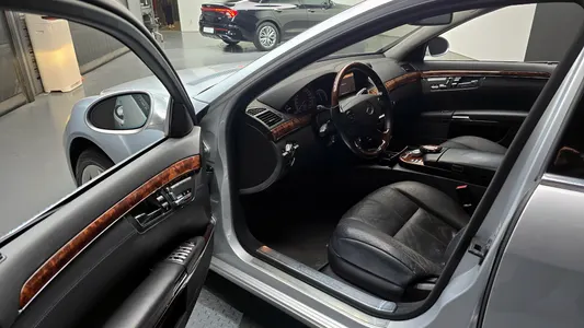 Mercedes-Benz S-Class W221 S600L 2007 10