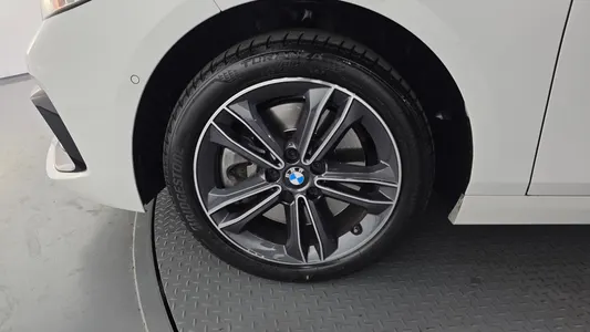BMW 1 Series (F40) 120i 2024 5