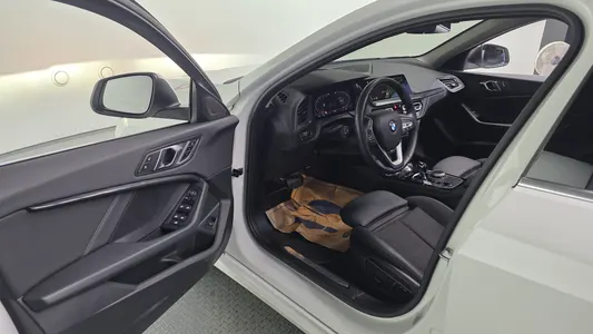 BMW 1 Series (F40) 120i 2024 11