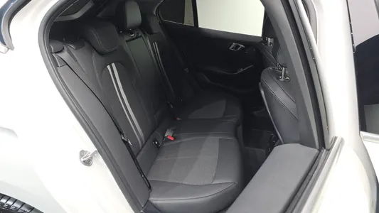 BMW 1 Series (F40) 120i 2024 12