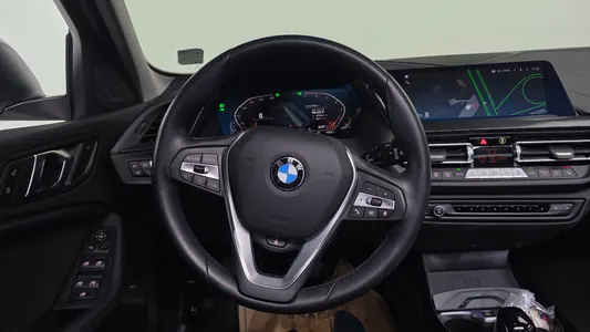BMW 1 Series (F40) 120i 2024 13