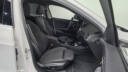 BMW 1 Series (F40) 120i 2024 10