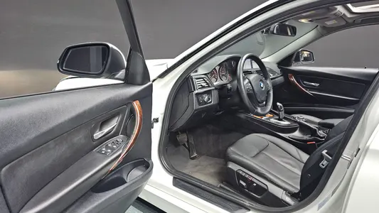 BMW 3 Series (F30) 328i 2012 15