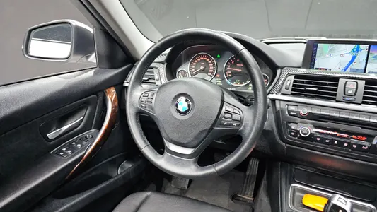 BMW 3 Series (F30) 328i 2012 17