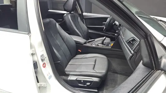 BMW 3 Series (F30) 328i 2012 10
