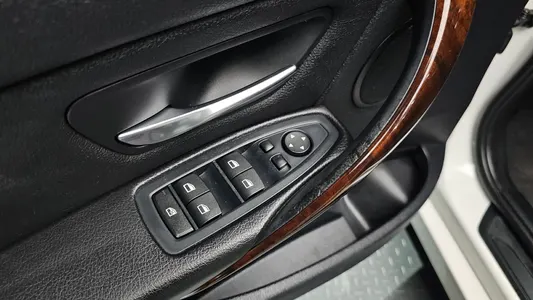 BMW 3 Series (F30) 328i 2012 21