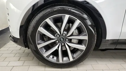 Land Rover 5 D300 R- HSE 2023 4