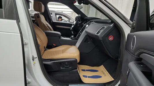 Land Rover 5 D300 R- HSE 2023 10
