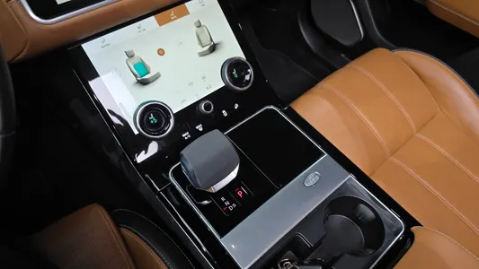 Land Rover 레인지로버 벨라 3.0 P400 R- HSE 2022 9