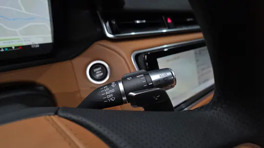 Land Rover 레인지로버 벨라 3.0 P400 R- HSE 2022 18