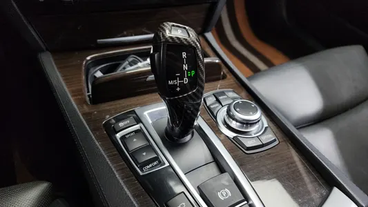 BMW 7 Series (F01) 740Li 2009 9