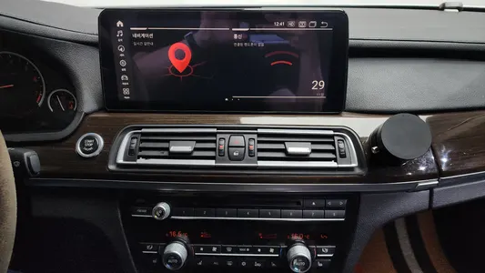 BMW 7 Series (F01) 740Li 2009 12
