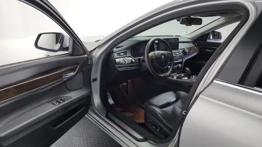BMW 7 Series (F01) 740Li 2009 10