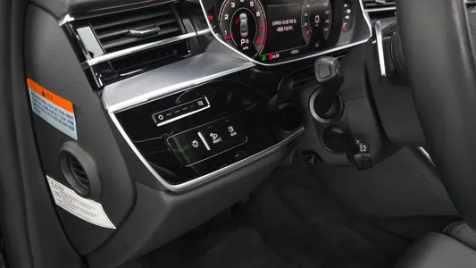 Audi A8 (D5) 55 TFSI LWB 2021 43