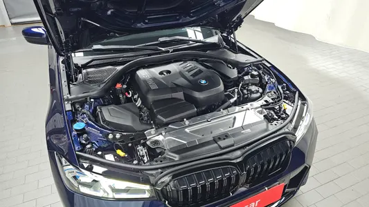 BMW 3 Series (G20) 320i M 2025 6