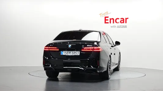 BMW 5 Series (G60) 530i xDrive M 2025 4